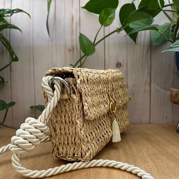 Elegant Summer Iraca Palm Straw Bag -  Boho Chic Stylish Handwoven Shoulder Bag - Picture 4 of 8